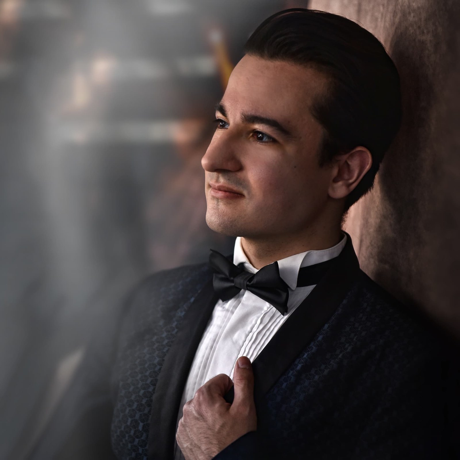 Jakub Osmera looking into the light, press portrait