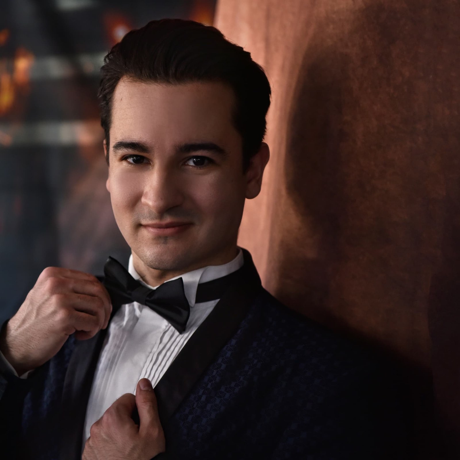 Jakub Osmera adjusting his bow tie